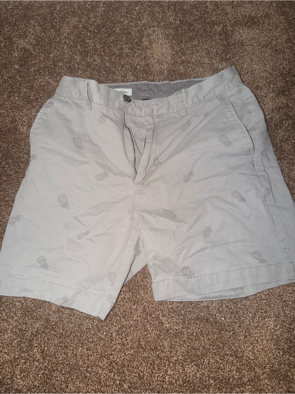 Amazon Essentials Light Gray Pineapple-Print Men’s Flat Front Shorts
